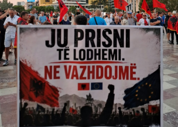 Protesta e 77-të/ Qytetarët sfidojnë Ramën: Ju prisni të lodhemi, ne vetëm vazhdojmë