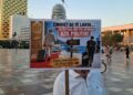 Qytetarët me mesazhe dhe ironi përmes pankartave në protestë: Çmimet aq të larta sa rroga ime po kërkon azil politik!