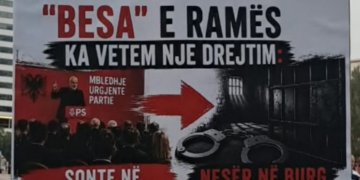 Pankartat pikante/ Qytetarët ironizojnë “Besën” e Ramës: Sonte në mbledhje partie, nesër në burg pa diskutim!
