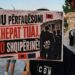 74 ditë revoltë, mesazhet përmes pankartave: Përfaqësoni xhepat tuaj, jo Shqipërinë!