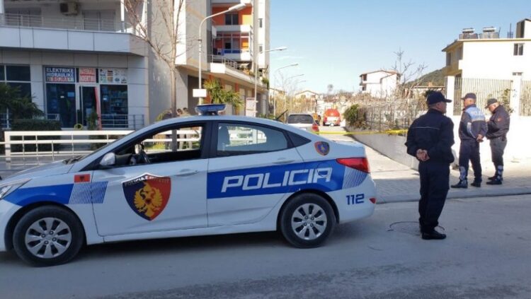 Grabitje e armatosur në një argjendari në Paskuqan! Dy autorët arratisen me motor