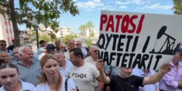 Patosi në protestë: Mos na bashkoni me Fierin, duan të shkatërrojnë qytetin e naftëtarëve