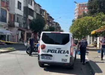 Shkodër/ Plagosi me armë zjarri komshiun, dorëzohet në polici autori! Zbardhet konflikti mes tyre