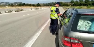 Ashpërsohen ndëshkimet për shoferët që shkelin rregullat, hyjnë në fuqi ndryshimet në Kodin Rrugor