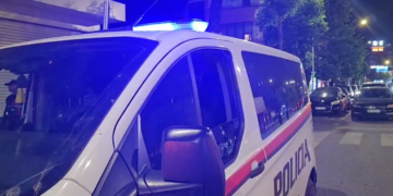 RENEA dhe Policia aksion në Korçë, kontrolle në një pallat për kapjen e të dënuarit me 18 vite burg për vrasje
