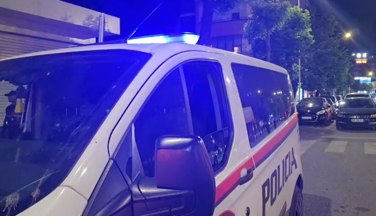 RENEA dhe Policia aksion në Korçë, kontrolle në një pallat për kapjen e të dënuarit me 18 vite burg për vrasje