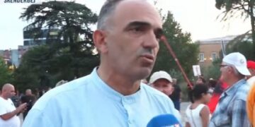 Profesori në protestë: Artistët dhe kolegët e mi duhet të jenë në shesh! Të reagojmë kundër së keqes