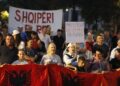 Shqiptari nga Roma në revoltën kundër Ramës: Fëmijën desh ma bënë gjysmë robi këtu në spital, të gjithë në protestë