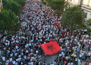 Protesta hyn në ditën e 76-të, në shesh sot zbret edhe diaspora! Pritet një pjesëmarrje e shtuar