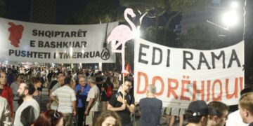Sot dita e 71-të e revoltës/ Qytetarët nuk heqin dorë, kërkojnë ndryshim të klasës politike
