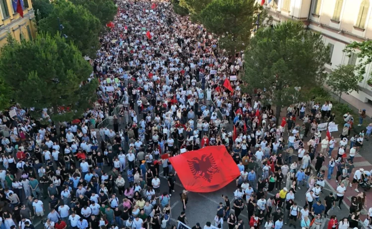 Protesta hyn në ditën e 76-të, në shesh sot zbret edhe diaspora! Pritet një pjesëmarrje e shtuar
