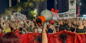 87 ditë revolucion! Shqiptarët nuk tërhiqen deri në dorëheqjen e kryeministrit Rama: Shqipëria është e jona!