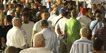 “Anuloni ligjin për zonat e mbrojtura!”, qytetari nga tubimi para Kryeministrisë: Dorëheqja e qeverisë, hapi i parë!