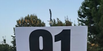 “Koha nuk na lodh, na forcon”/ Pankartat ironizuese ndaj Ramës: “Frika nga vezët e popullit ju tmerron vërtet”