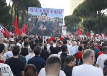 Mediat evropiane: Rinia shqiptare është ngritur kundër regjimit autokratik të kryeministri Rama