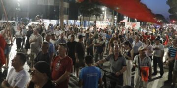 Sot dita e 85-të, qytetarët protestojnë kundër Ramës dhe qeverisë: Dorëheqje e menjëhershme dhe qeveri tranzitore