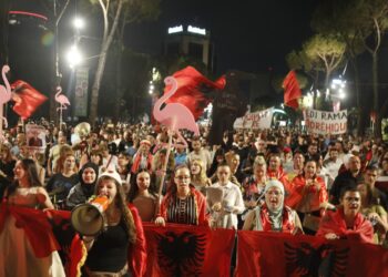80 ditë “Revolucion Flamingo”/ Qytetarët nuk tërhiqen nga qëllimi i tyre, deri në dorëheqjen e Edi Ramës