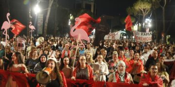 80 ditë “Revolucion Flamingo”/ Qytetarët nuk tërhiqen nga qëllimi i tyre, deri në dorëheqjen e Edi Ramës