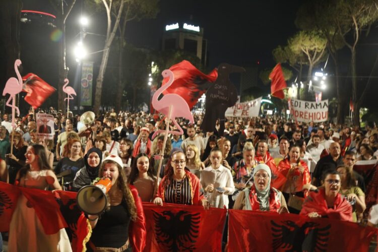 80 ditë “Revolucion Flamingo”/ Qytetarët nuk tërhiqen nga qëllimi i tyre, deri në dorëheqjen e Edi Ramës