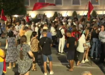 Protestuesi: Kryeministri nuk e ka përmbushur kontratën me popullin, këto 75 ditë deligjitimuan pushtetin e tij