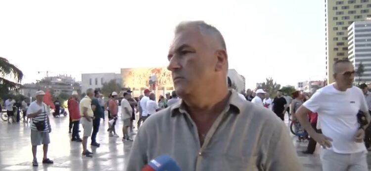 Nga Suedia i bashkohet protestës: Do të qëndroj deri në fund, shqiptarët duhet të ngrihen kundër keqqeverisjes