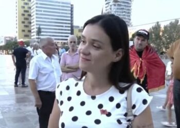 “Protesta, ortek social që nuk zhbëhet dot më”/Psikologia: Arsyet që na nxjerrin në shesh jo personale, por kombëtare dhe etnike