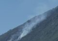 Tiranë/ Zjarri në Qafë Mollë aktiv prej 10 ditësh, shkrumbohen 8 hektarë pyje