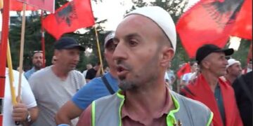 70 ditë protestë/ Thirrje nga sheshi pas tërheqjes së Kullurit: Ata që kanë hatërmbetje, ejani të flasim