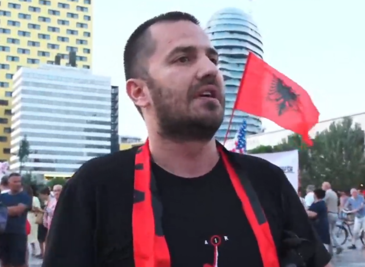 Protestuesi i revoltuar: Rama dha 4.2 mln euro për tallava, por zjarrfikëset janë të kohës së ‘qepës’