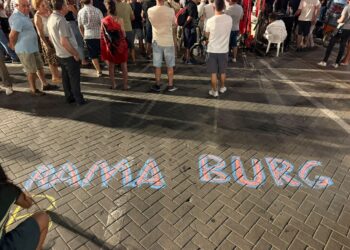 Arresto Ballukun”/ Pas fjalimeve te Kryeministria, protestuesit nisin marshimin në rrugët e Tiranës: Rama Burg!