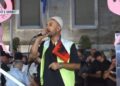 Aktivisti Arben Kola: Përdorin makina me ujë kundër protestuesve, por jo për shuarjen e flakëve
