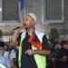 Aktivisti Arben Kola: Përdorin makina me ujë kundër protestuesve, por jo për shuarjen e flakëve