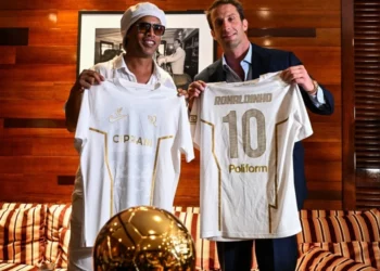 Ronaldinho rikthehet në futboll në moshën 46-vjeçare, surprizon me firmën në Itali