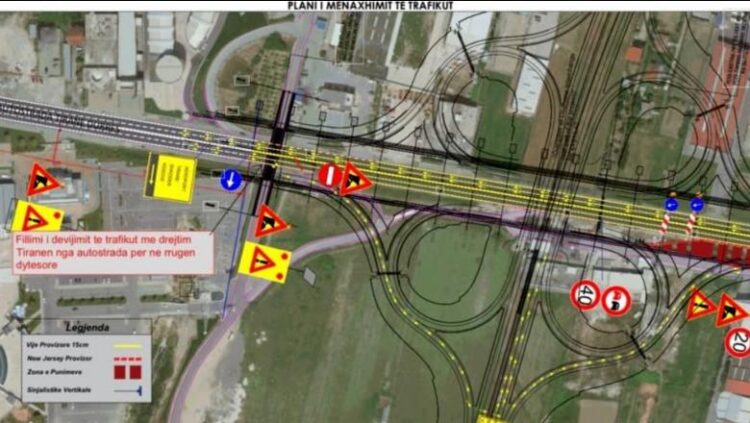 ARRSH bllokon qarkullimin në autostradën Tiranë-Durrës në kulmin e sezonit veror