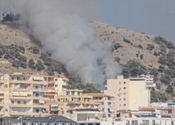 Zjarr në Sarandë, flakët i afrohen Manastirit të 40 Shenjtorëve
