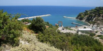Dy brigje, një kauzë: Aktivistët lundrojnë nga Italia në mbështetje të “Revolucionit të Flamingove”
