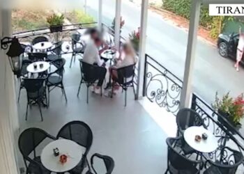 Incidenti në Mullet/ Për një gotë alkool, 53-vjeçari qëlloi me armë pasi kamarieri refuzoi t’i shërbente
