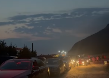 Kaos në Shëngjin, mijëra pushues bllokohen në trafik për orë të tëra