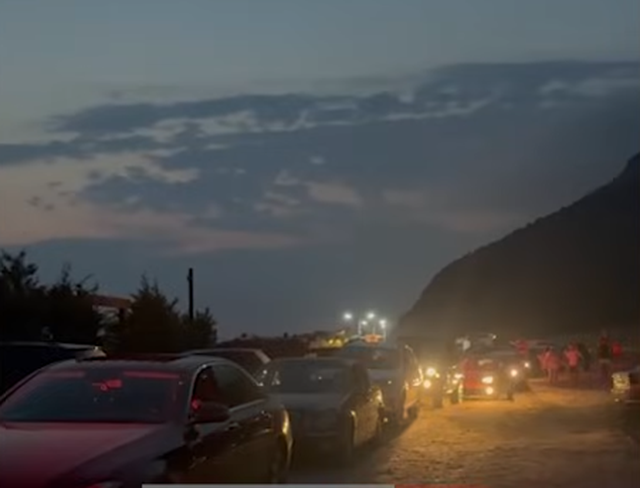 Kaos në Shëngjin, mijëra pushues bllokohen në trafik për orë të tëra