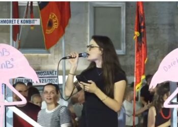 Nga dorëheqja e panegociueshme e Ramës, te qeveria teknike/ Protestuesit para Kryeministrisë ripërsërisin kërkesat kryesore