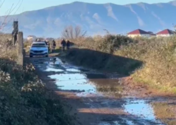 Vrasje e dyfishtë në Dukagjin! Babë e bir u vranë me armë zjarri, një i plagosur në gjendje të rëndë (Emrat)