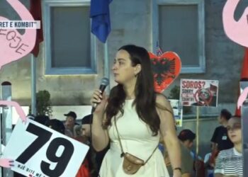 “Ta mundim këtë klasë të korruptuar 36-vjeçare”/Aktivistja Vatnikaj: S’mund të qeverisemi më nga autokratët e deputetët e inkriminuar