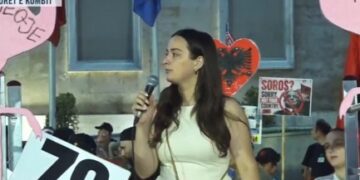 “Ta mundim këtë klasë të korruptuar 36-vjeçare”/Aktivistja Vatnikaj: S’mund të qeverisemi më nga autokratët e deputetët e inkriminuar