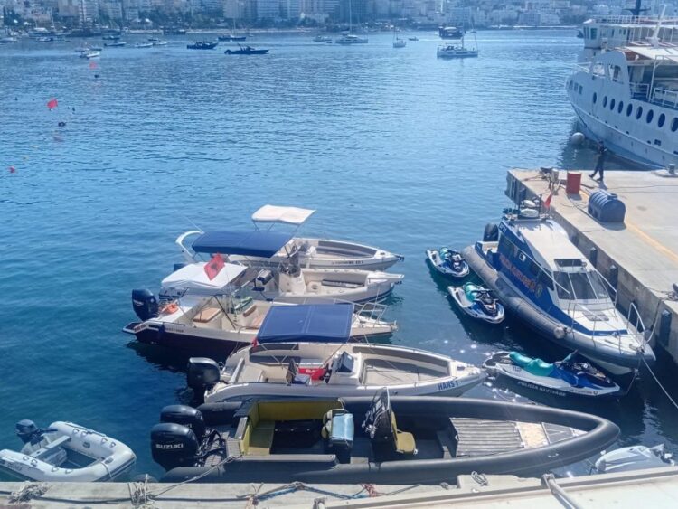 Kapen në Sarandë disa skafe pa dokumentacion, gjobiten drejtuesit