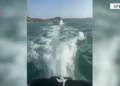 Skafi pësoi defekt në motor dhe rrezikoi të fundosej, shpëtohe 8 anëtarët e një familjeje në Spille