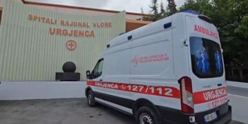 Ngjarje e rëndë në Vlorë, 61-vjeçarja goditet me sqepar nga bashkëshorti