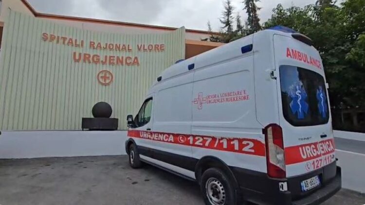 Ngjarje e rëndë në Vlorë, 61-vjeçarja goditet me sqepar nga bashkëshorti