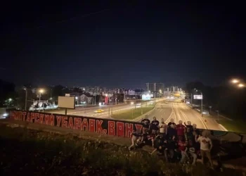 Skandal në Rusi! Tifozët e Spartakut sulmojnë Mirlind Dakun me pankartë fyese: Fundërrina shqiptare jashtë!