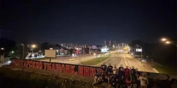 Skandal në Rusi! Tifozët e Spartakut sulmojnë Mirlind Dakun me pankartë fyese: Fundërrina shqiptare jashtë!