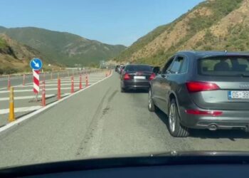 Trafik i rënduar në Rrugën e Kombit, largimi i turistëve nga Kosova krijon radhë kilometrike